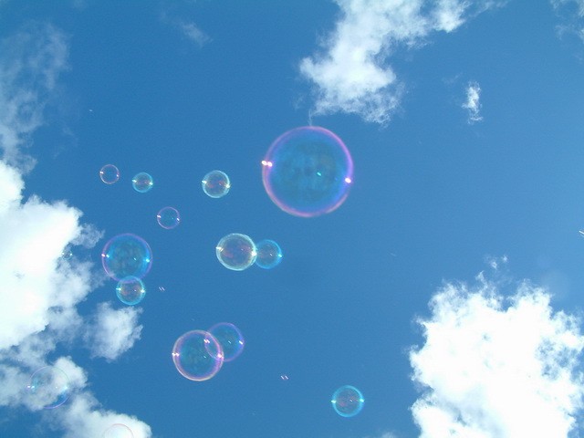 небо и мыльные пузыри
